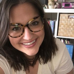 Meet your Posher, Caitlin